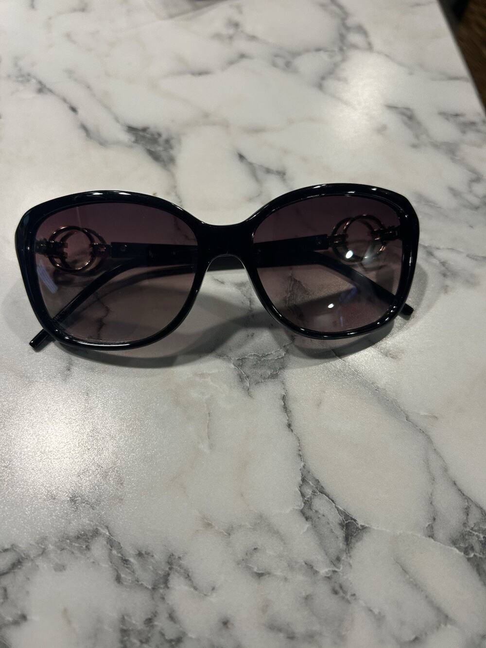 Glance Eyewear Women's Black Ring Sunglasses